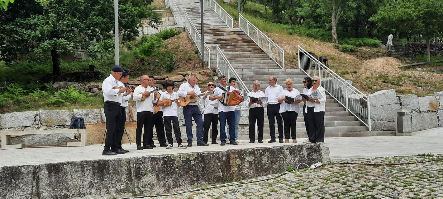 O Grupo de Cantares da Villa Cesari esteve presente na inauguração da escadaria do Monte de São Marcos.